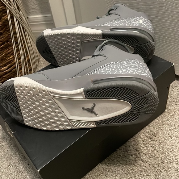 Jordan sneakers - Picture 3 of 4